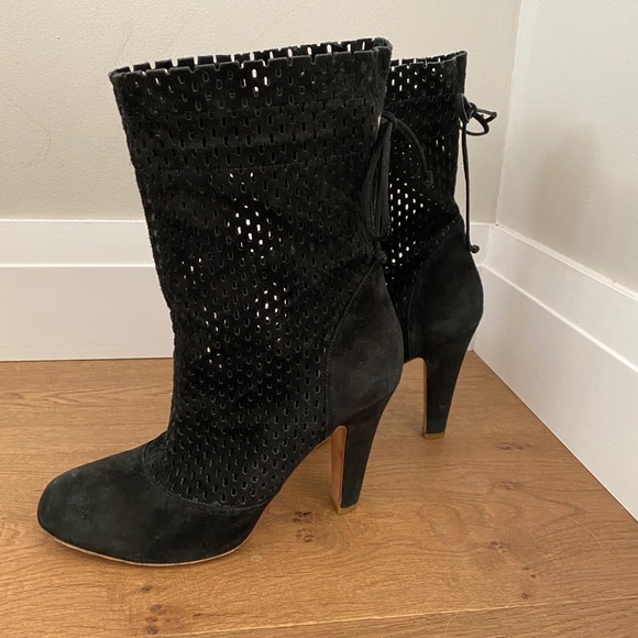 Hugo Boss  Booties size 8 - Picture 3 of 6